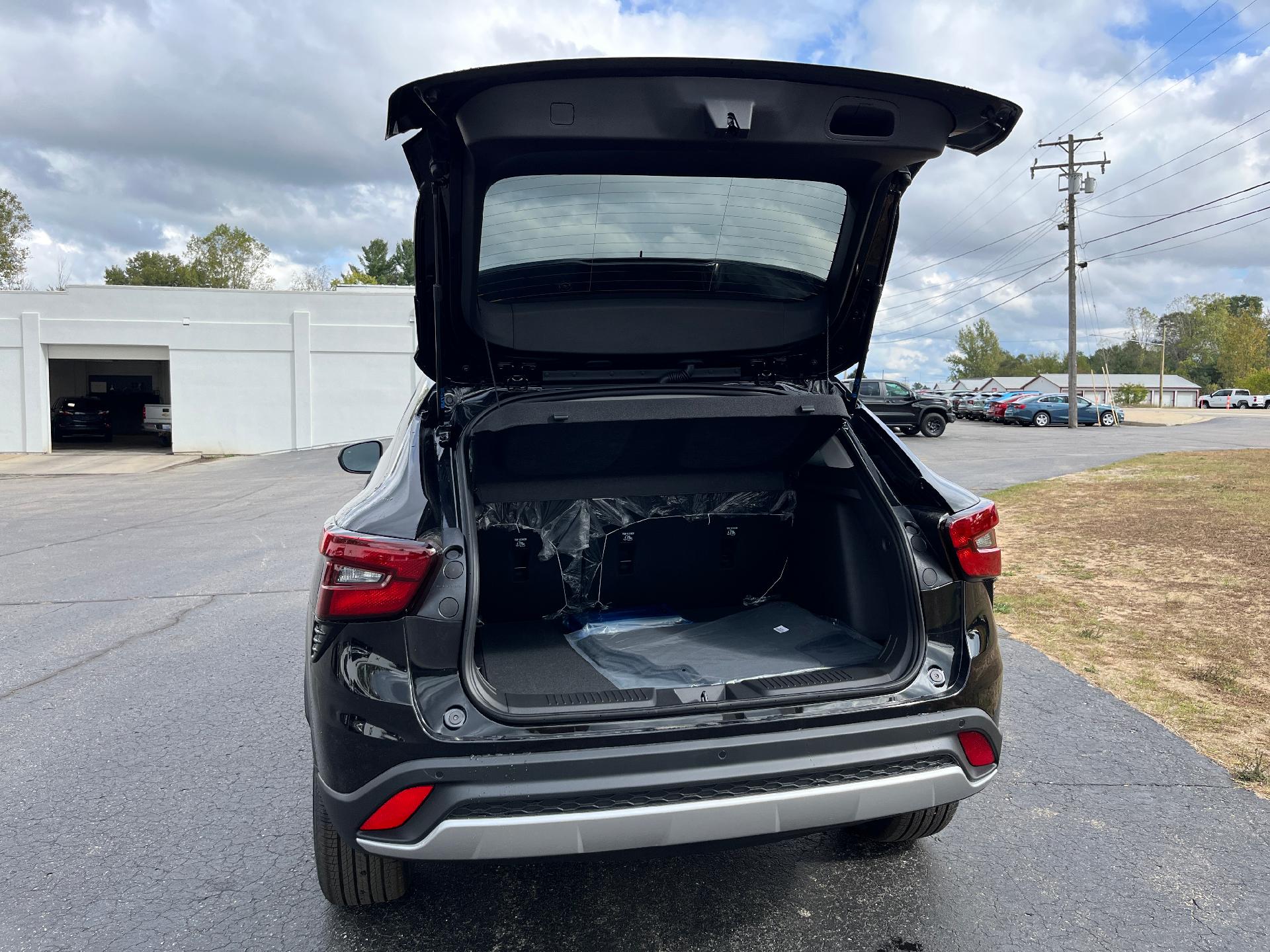 2025 Chevrolet Trax Vehicle Photo in CLARE, MI 48617-9414