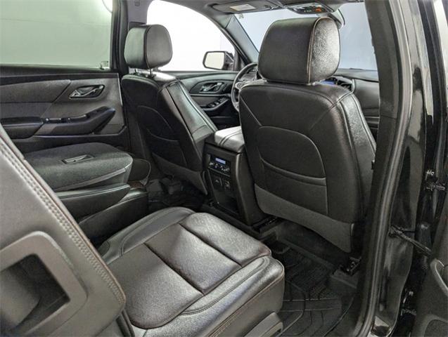 2022 Chevrolet Traverse Vehicle Photo in ENGLEWOOD, CO 80113-6708