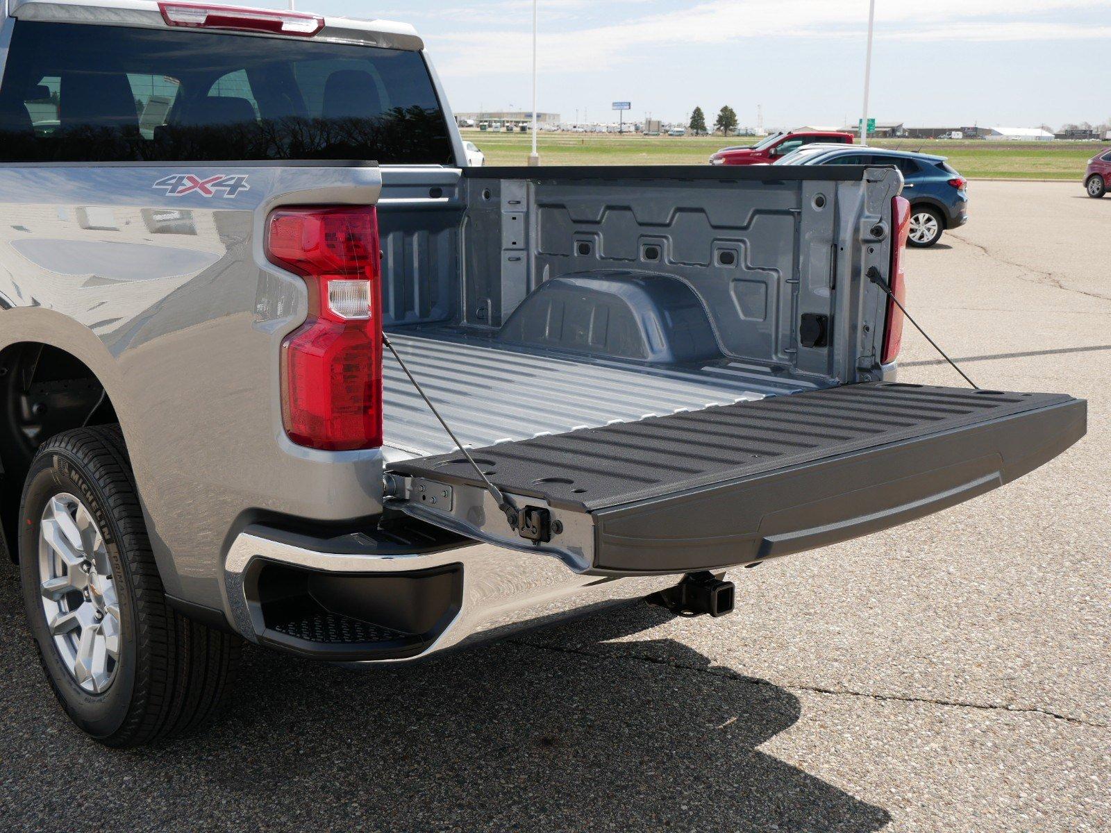 2024 Chevrolet Silverado 1500 Vehicle Photo in OWATONNA, MN 55060-4060