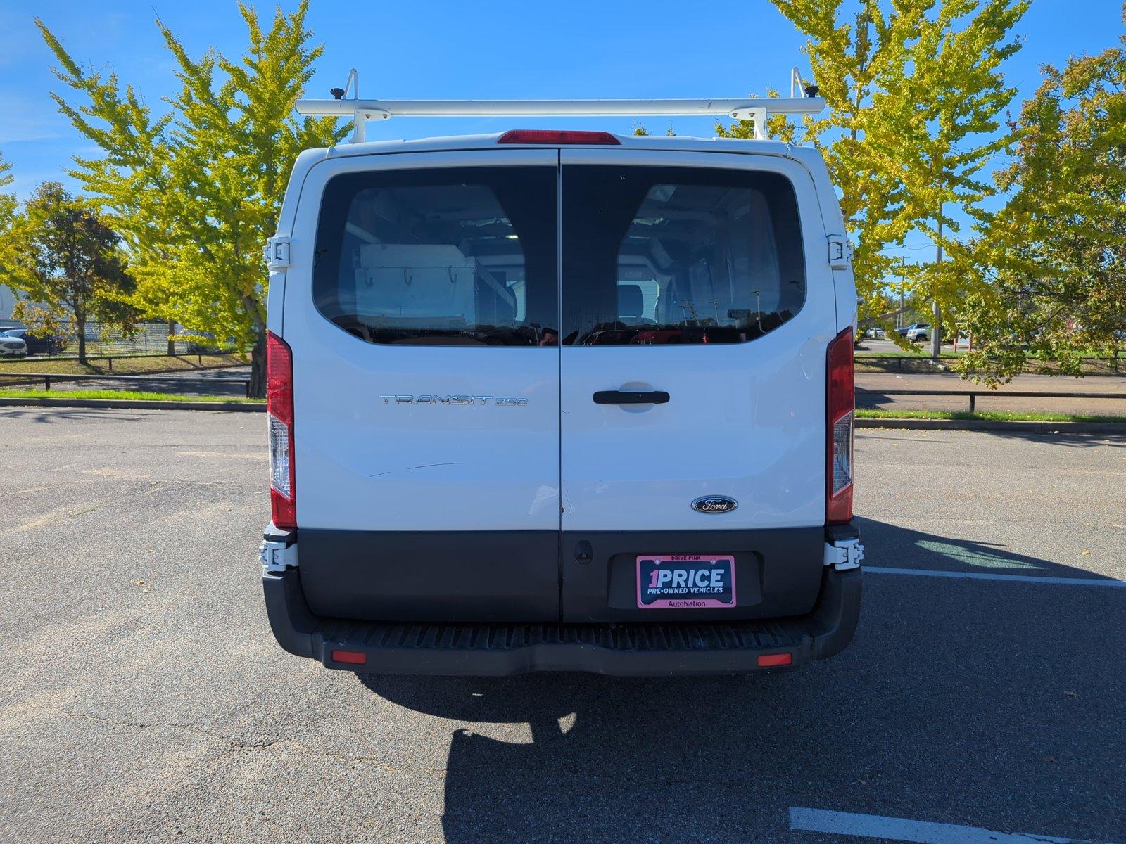 2017 Ford Transit Van Vehicle Photo in Memphis, TN 38133