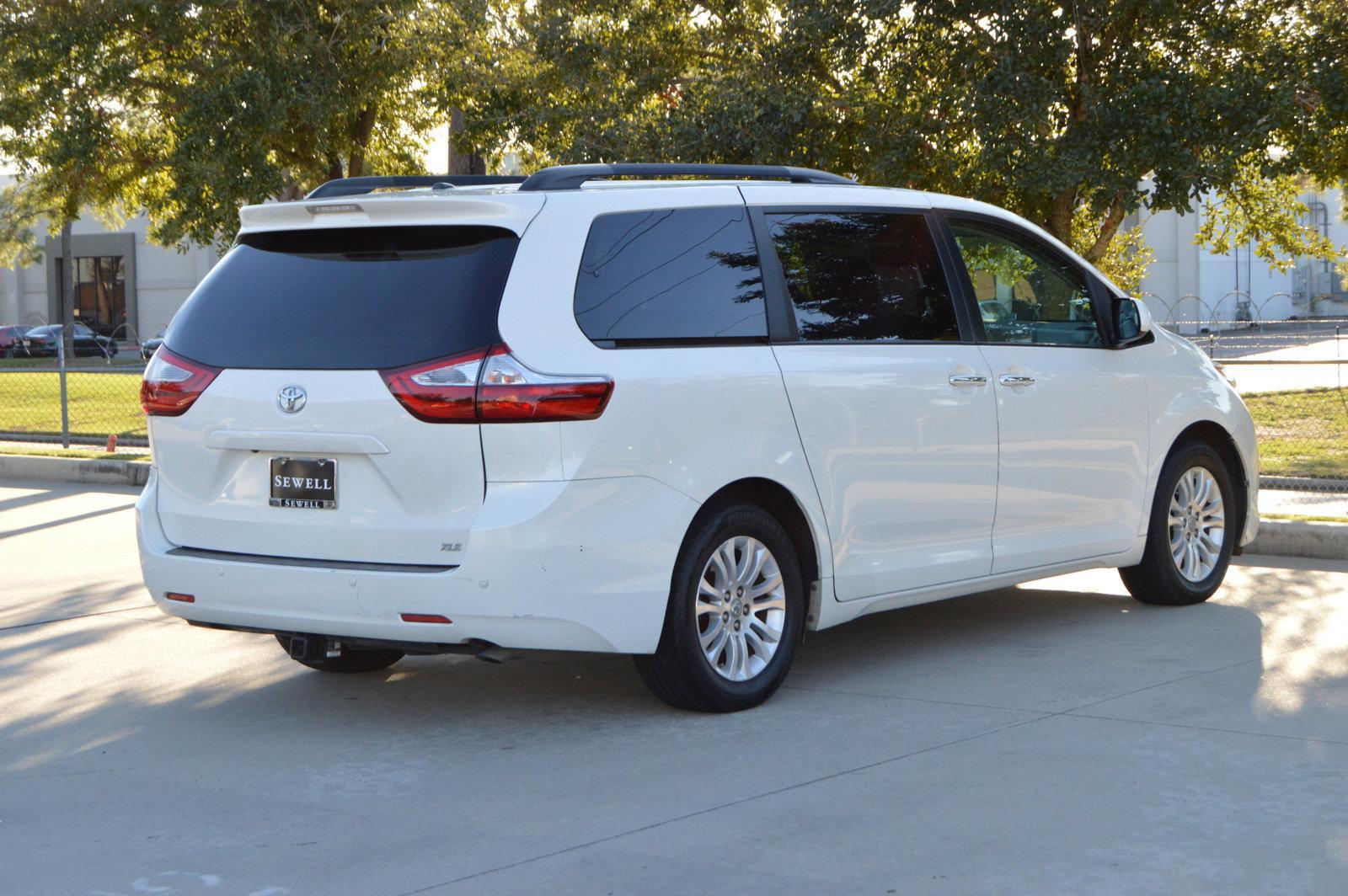 2017 Toyota Sienna Vehicle Photo in Houston, TX 77090