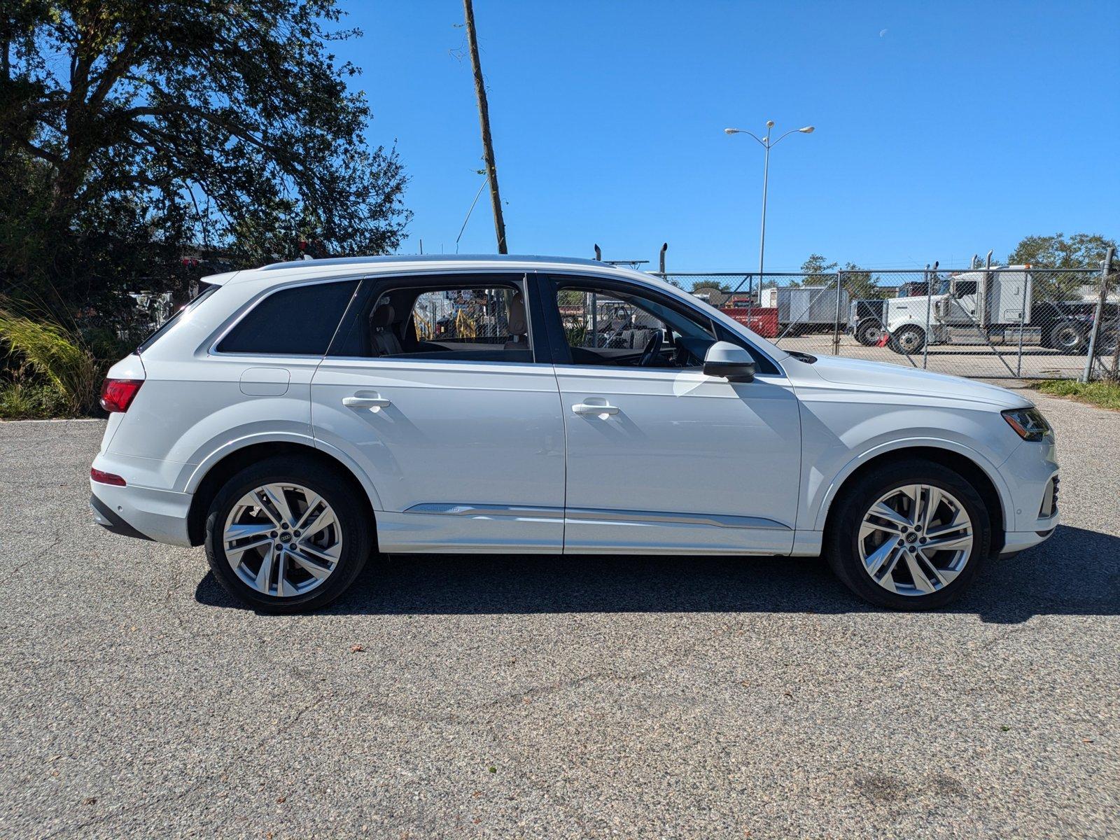 2021 Audi Q7 Vehicle Photo in Sarasota, FL 34231