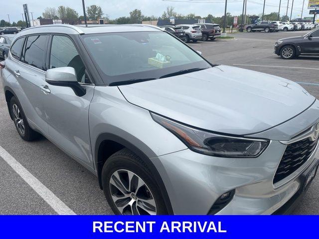 2021 Toyota Highlander Vehicle Photo in Merrillville, IN 46410-5311