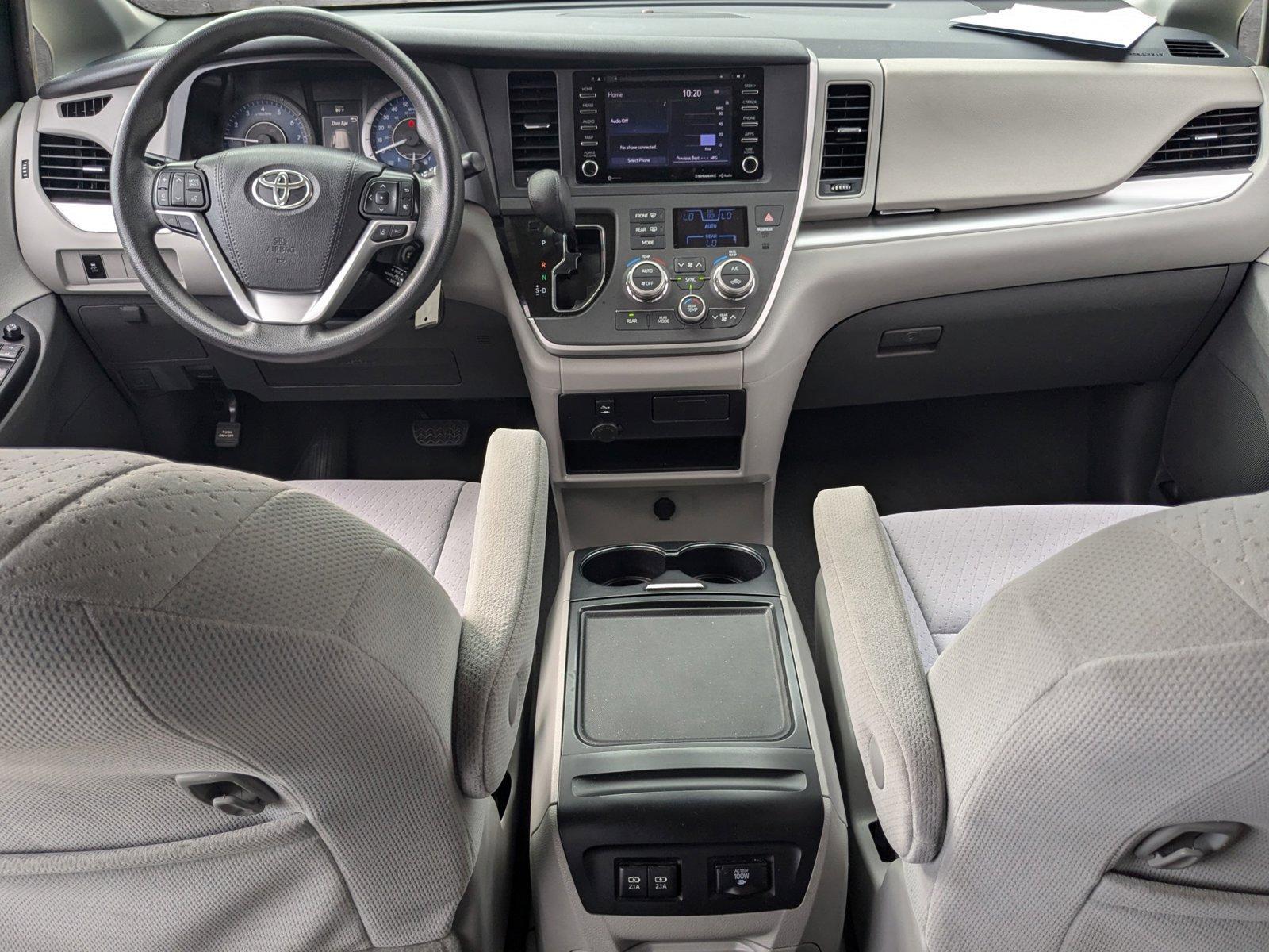 2020 Toyota Sienna Vehicle Photo in Davie, FL 33331