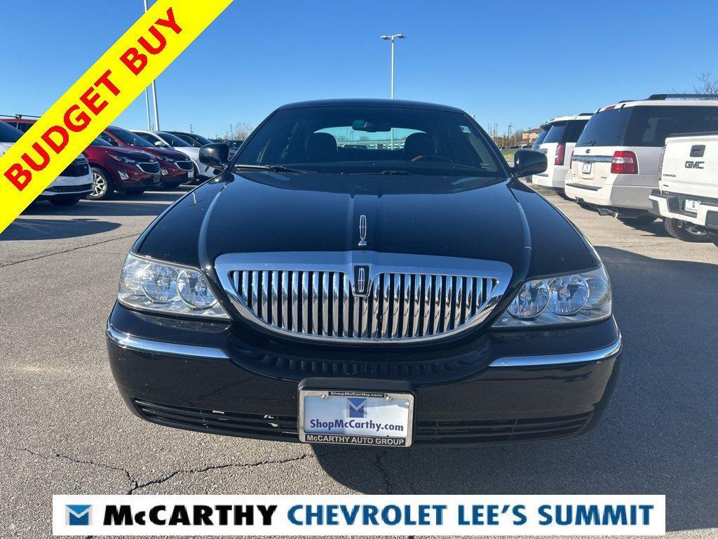 Used 2009 Lincoln Town Car Signature Limited with VIN 2LNHM82V59X603485 for sale in Kansas City