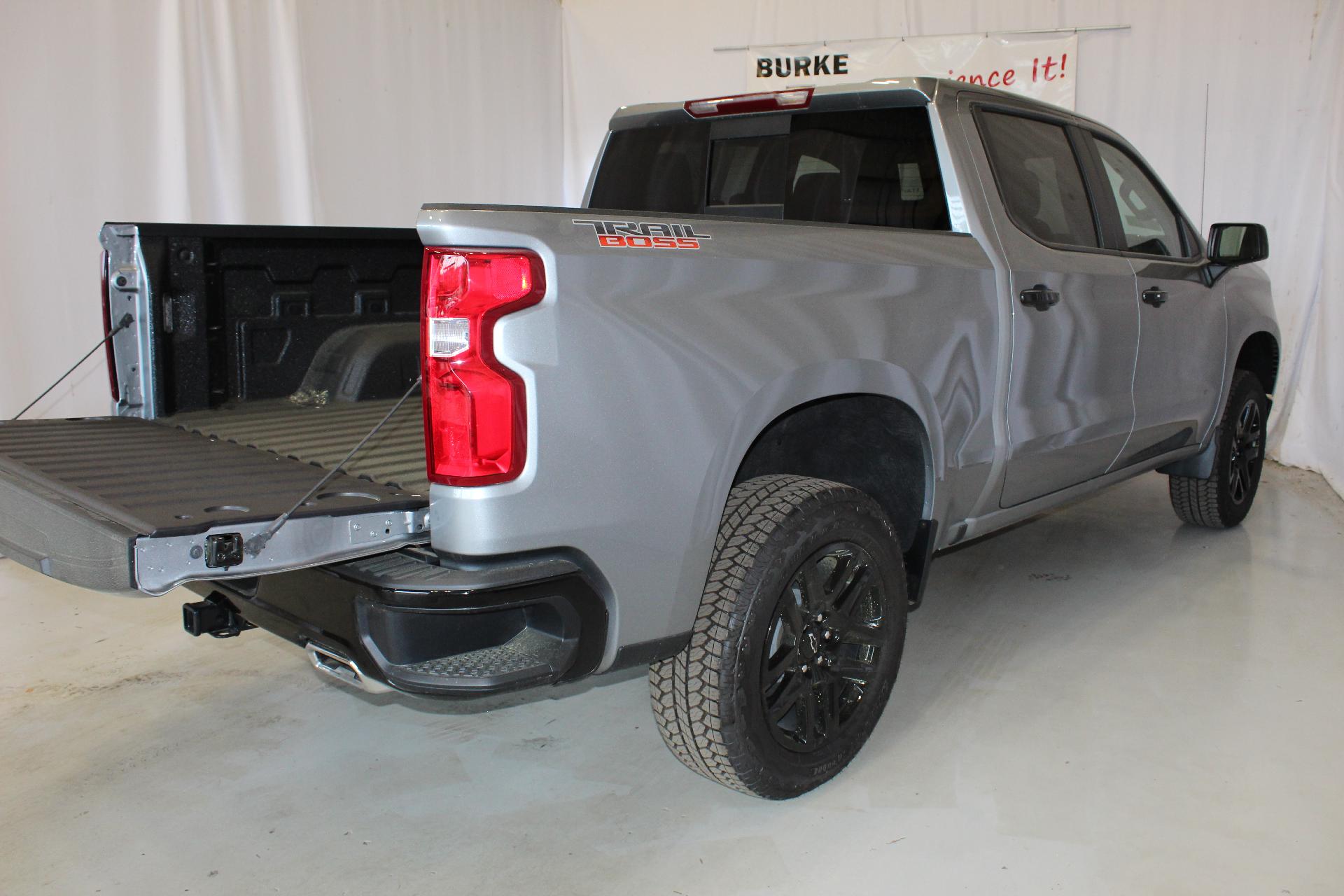 2024 Chevrolet Silverado 1500 Vehicle Photo in NORTHAMPTON, MA 01060-1120