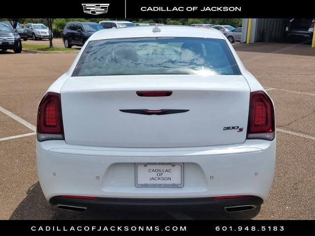 2022 Chrysler 300 Vehicle Photo in RIDGELAND, MS 39157-4406