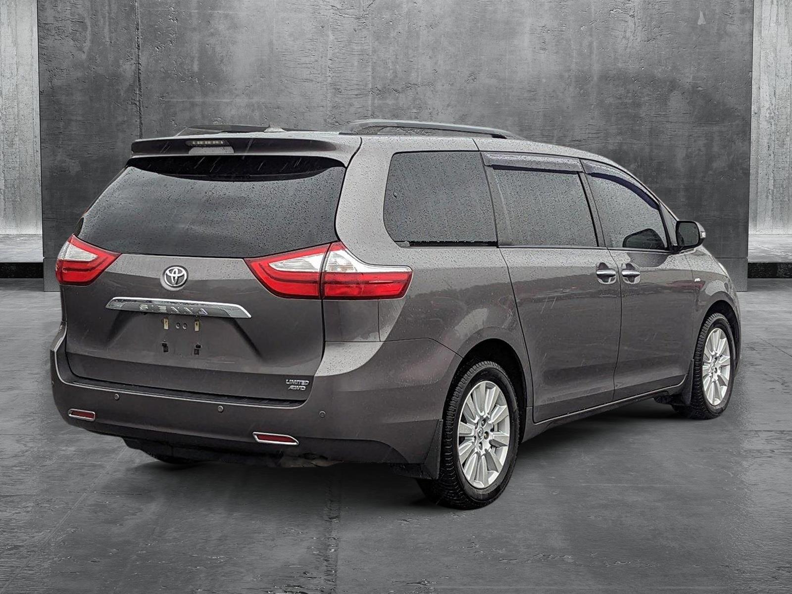 2017 Toyota Sienna Vehicle Photo in Spokane Valley, WA 99212