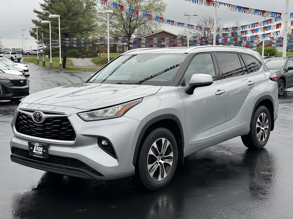 2020 Toyota Highlander Vehicle Photo in BOONVILLE, IN 47601-9633