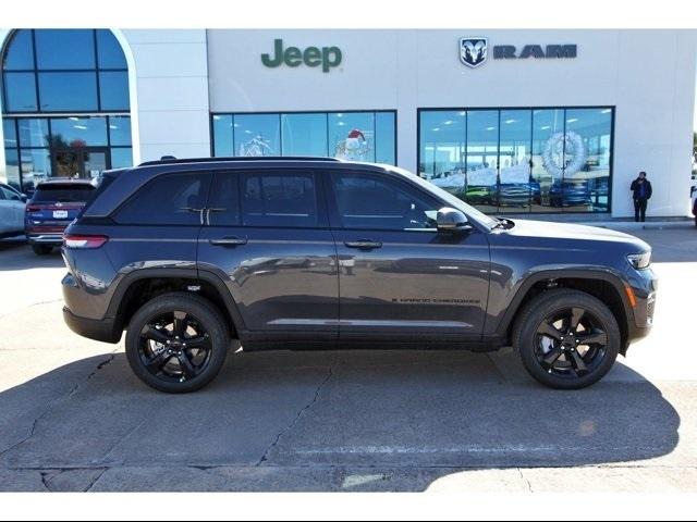 2024 Jeep Grand Cherokee Vehicle Photo in ROSENBERG, TX 77471