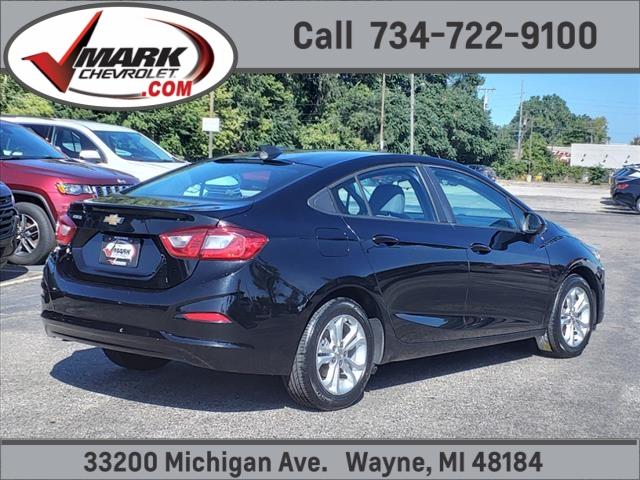 Used 2019 Chevrolet Cruze LS with VIN 1G1BC5SM7K7135279 for sale in Wayne, MI