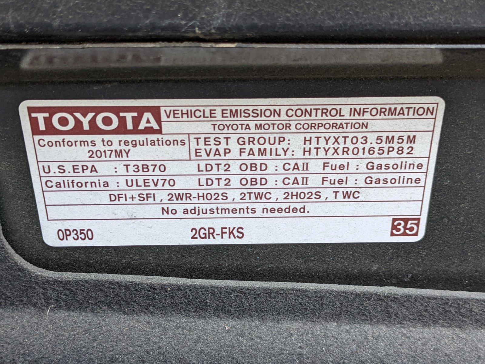 2017 Toyota Sienna Vehicle Photo in VALENCIA, CA 91355-1705