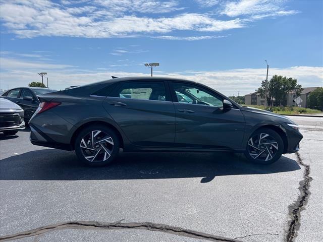 2024 Hyundai ELANTRA Vehicle Photo in O'Fallon, IL 62269