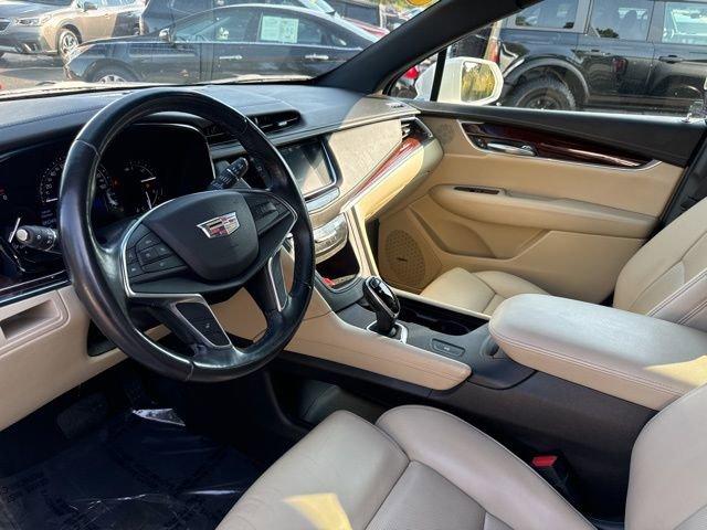 2017 Cadillac XT5 Vehicle Photo in MEDINA, OH 44256-9631