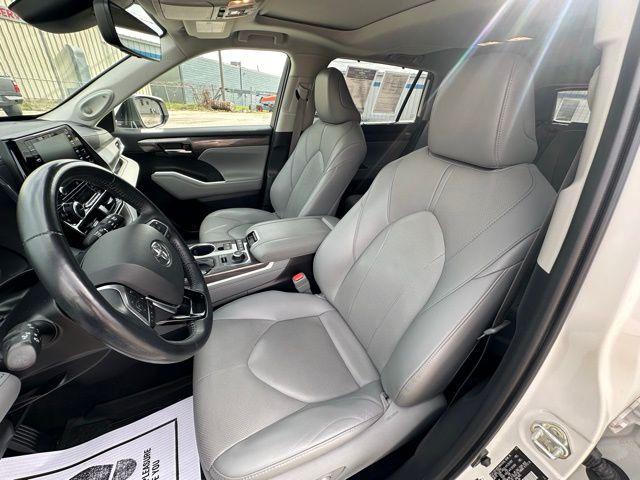 2021 Toyota Highlander Vehicle Photo in TUPELO, MS 38801-6508