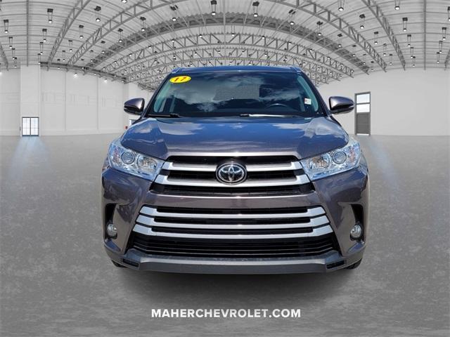 Used 2017 Toyota Highlander XLE with VIN 5TDKZRFH4HS216250 for sale in Saint Petersburg, FL