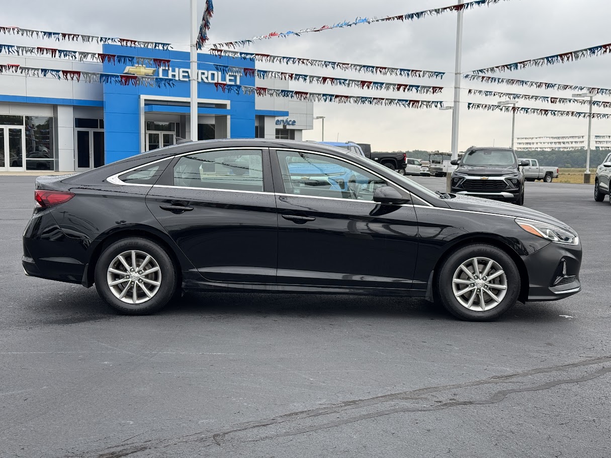 2018 Hyundai Sonata Vehicle Photo in BOONVILLE, IN 47601-9633