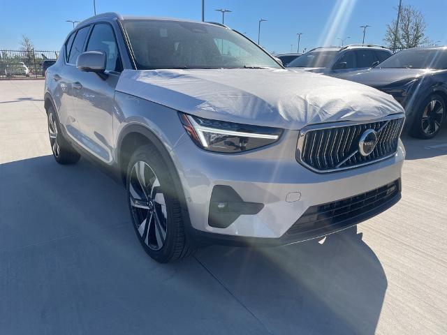 2025 Volvo XC40 Vehicle Photo in Grapevine, TX 76051