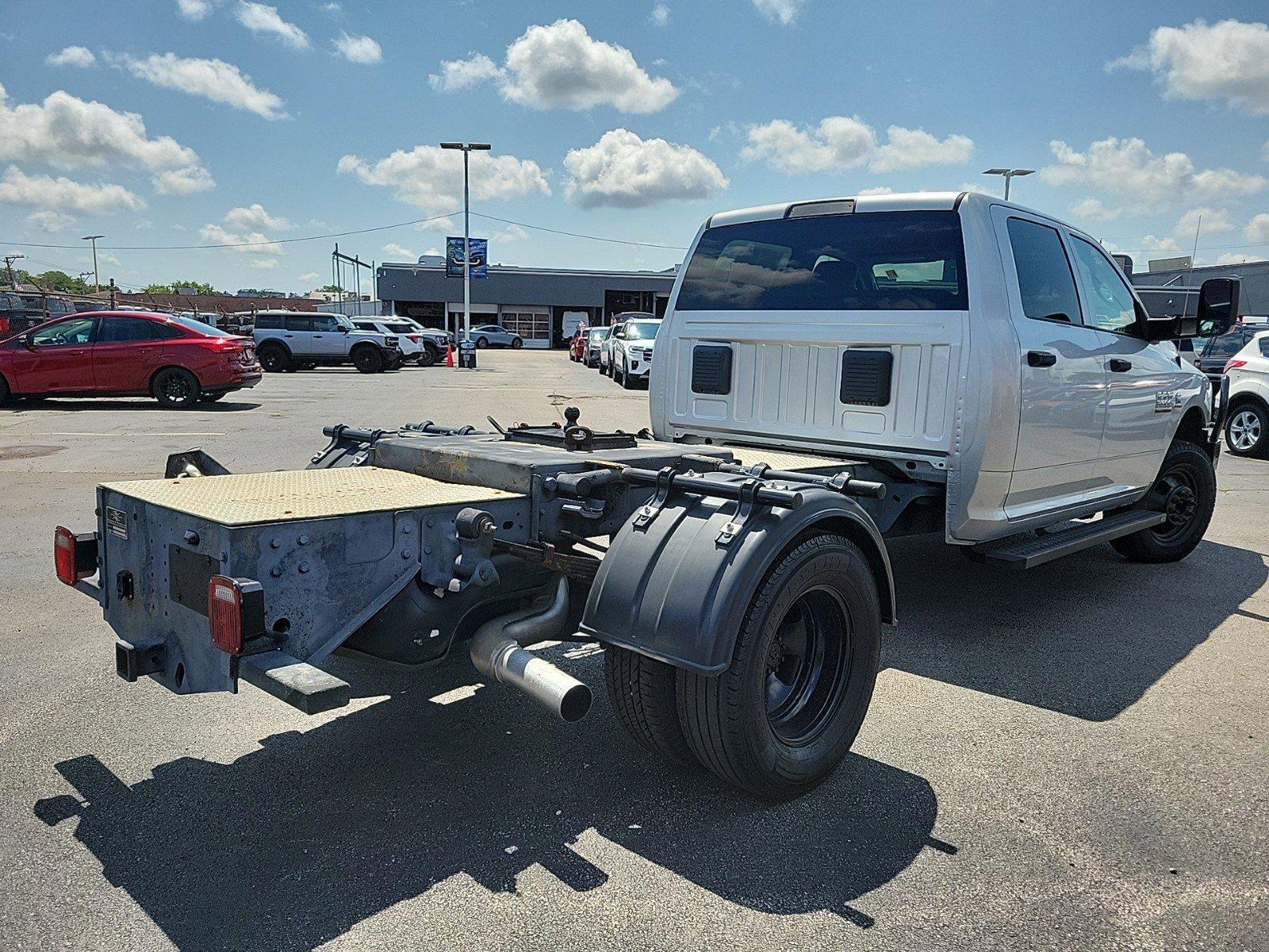 2018 Ram 3500 Chassis Cab Vehicle Photo in Saint Charles, IL 60174