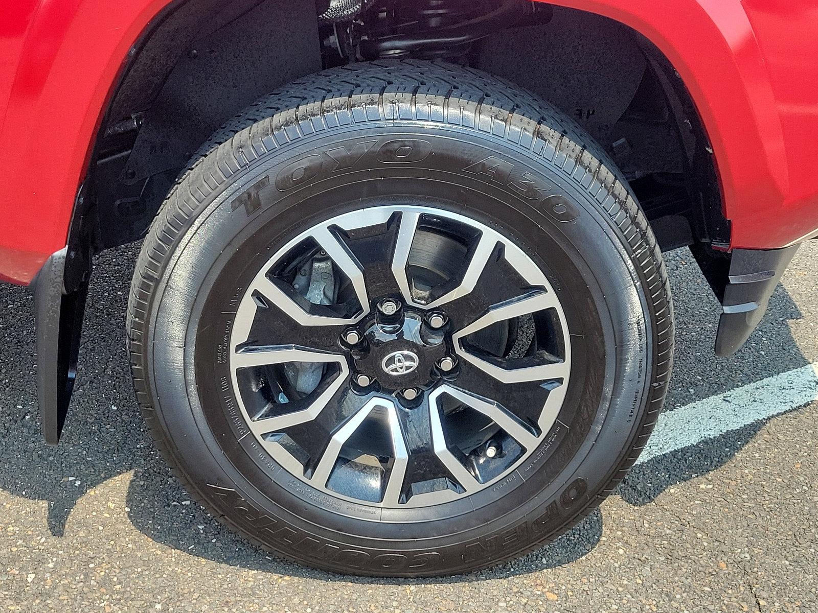 2022 Toyota Tacoma 4WD Vehicle Photo in Trevose, PA 19053