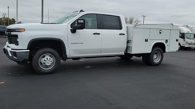 2024 Chevrolet Silverado 3500 HD CC Vehicle Photo in JOLIET, IL 60435-8135