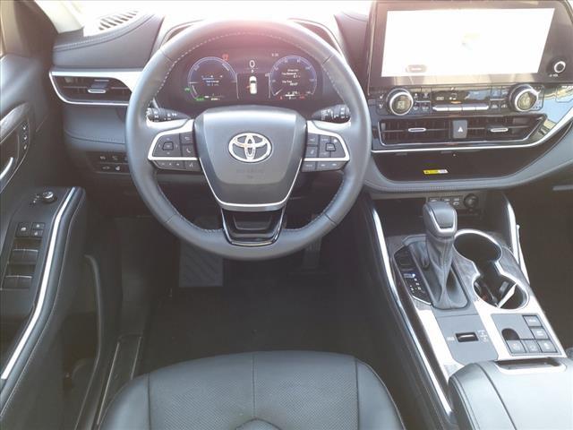 2023 Toyota Highlander Vehicle Photo in Peoria, IL 61615