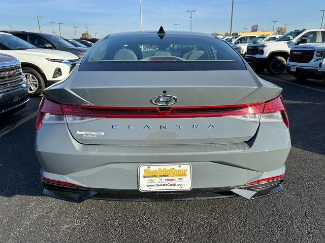 2022 Hyundai ELANTRA Vehicle Photo in COLUMBIA, MO 65203-3903