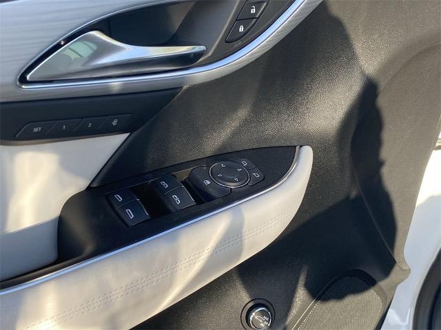 2024 Buick Envision Vehicle Photo in GOODYEAR, AZ 85338-1310