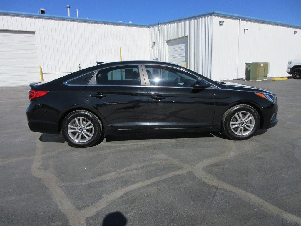 Used 2016 Hyundai Sonata SE with VIN 5NPE24AF2GH337115 for sale in Collinsville, IL