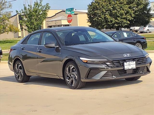 2024 Hyundai ELANTRA Vehicle Photo in Peoria, IL 61615