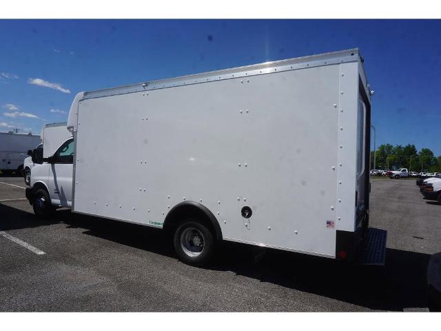 2023 Chevrolet Express Cutaway 4500 Vehicle Photo in ALCOA, TN 37701-3235