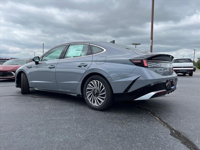 2024 Hyundai SONATA Hybrid Vehicle Photo in O'Fallon, IL 62269