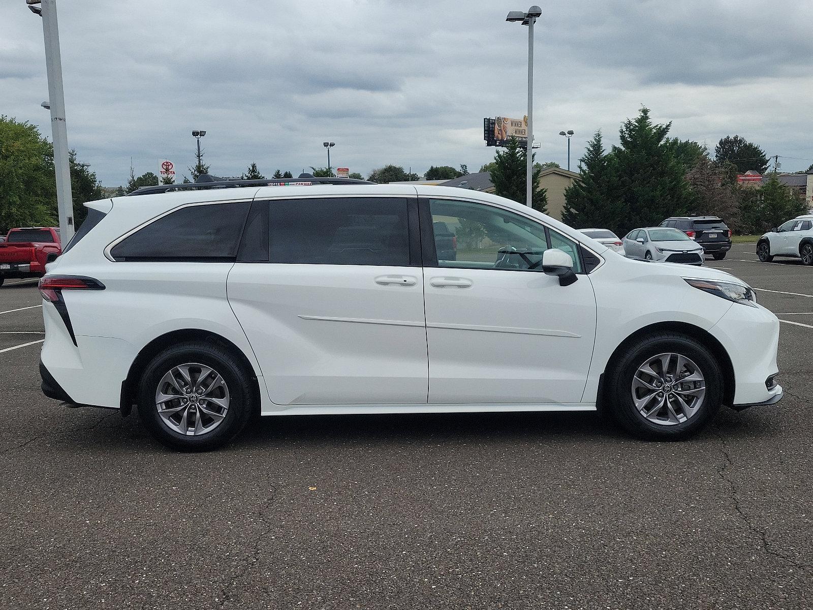 2022 Toyota Sienna Vehicle Photo in Trevose, PA 19053