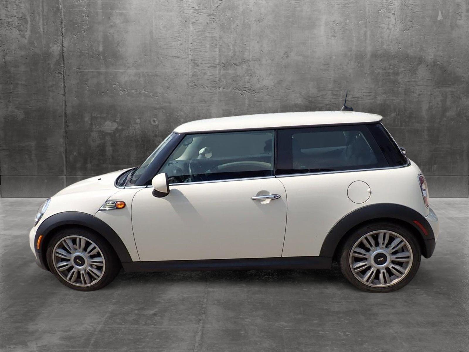 2013 MINI Cooper Hardtop Vehicle Photo in DENVER, CO 80221-3610