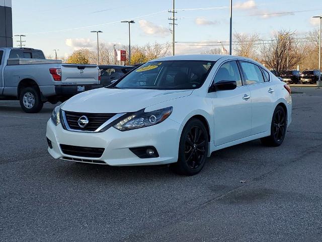 2017 Nissan Altima Vehicle Photo in Canton, MI 48188