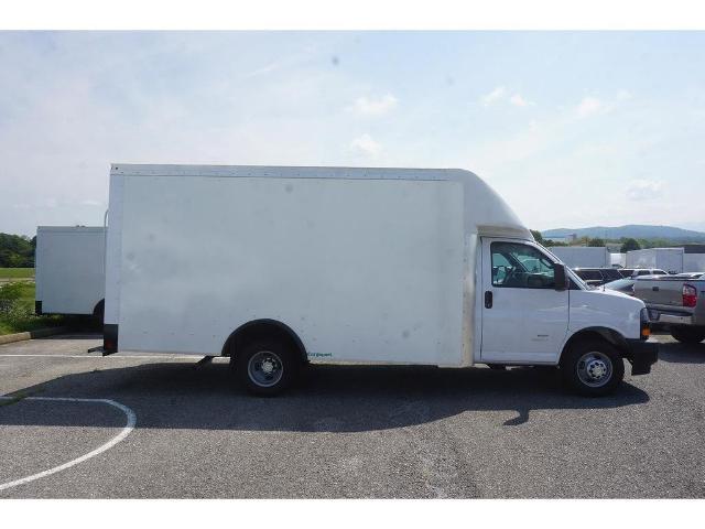 2023 Chevrolet Express Cutaway 4500 Vehicle Photo in ALCOA, TN 37701-3235