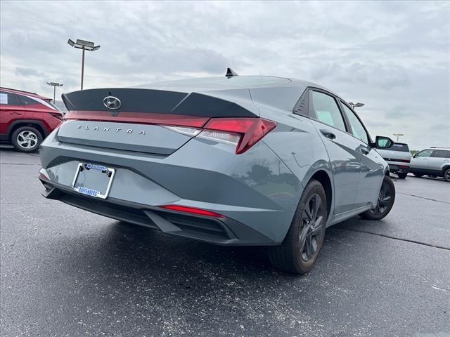 2022 Hyundai ELANTRA Vehicle Photo in O'Fallon, IL 62269