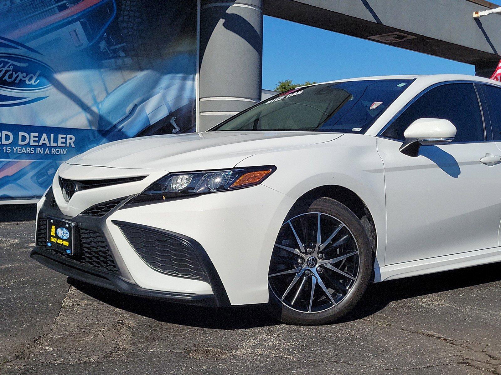 2022 Toyota Camry Vehicle Photo in Saint Charles, IL 60174