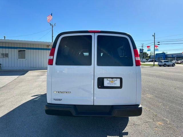 2023 Chevrolet Express Passenger Vehicle Photo in TUPELO, MS 38801-6508