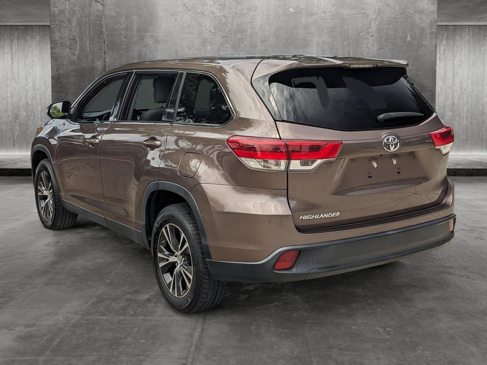 2019 Toyota Highlander Vehicle Photo in Miami, FL 33135