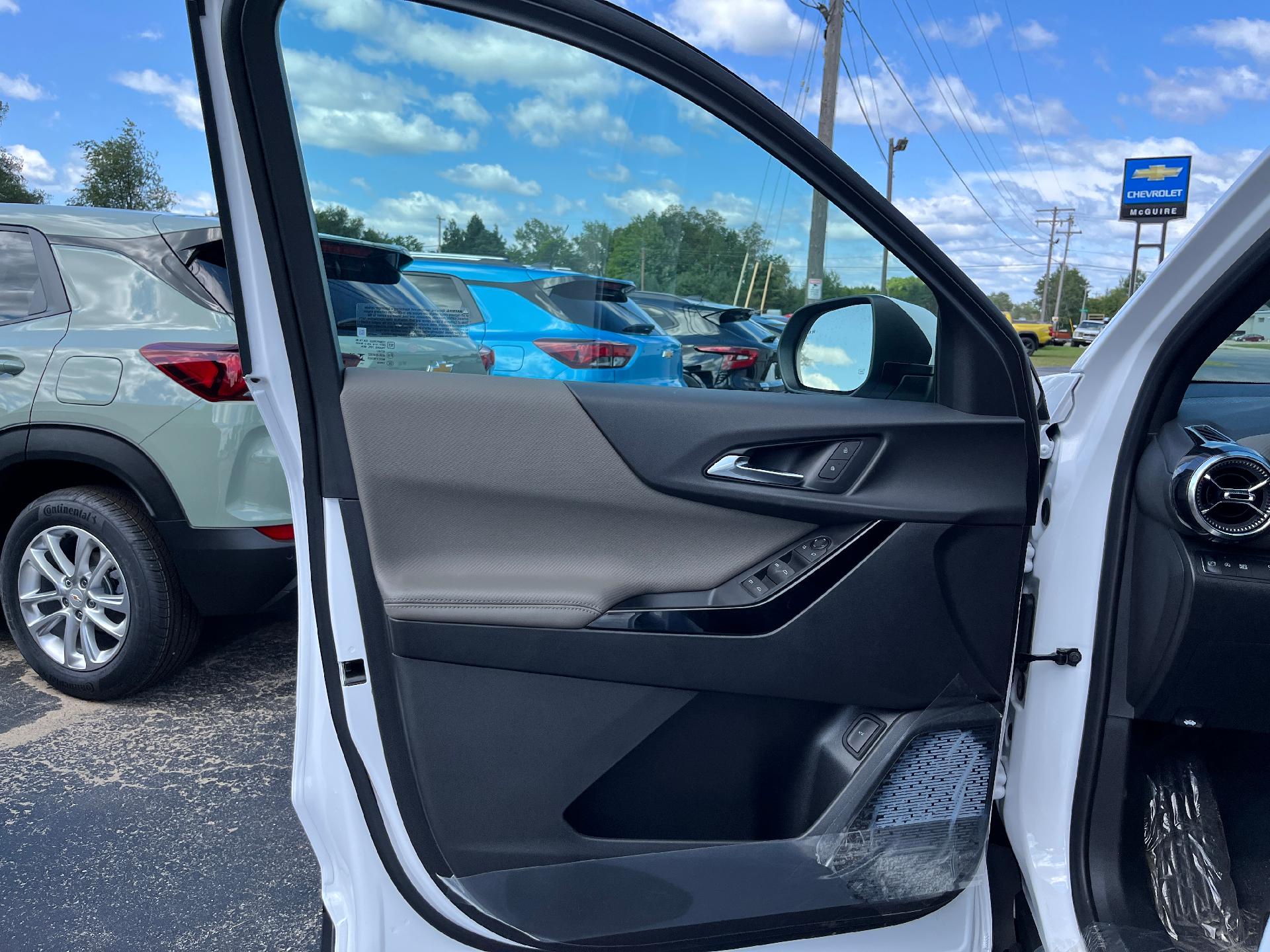 2025 Chevrolet Equinox Vehicle Photo in CLARE, MI 48617-9414