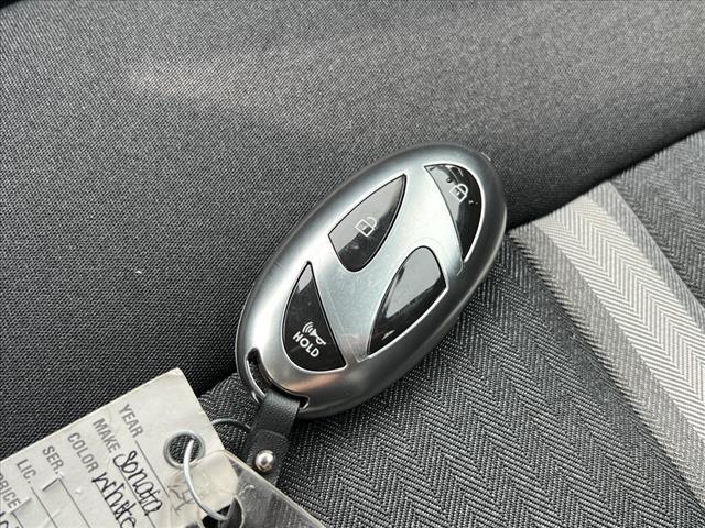 2024 Hyundai SONATA Hybrid Vehicle Photo in O'Fallon, IL 62269