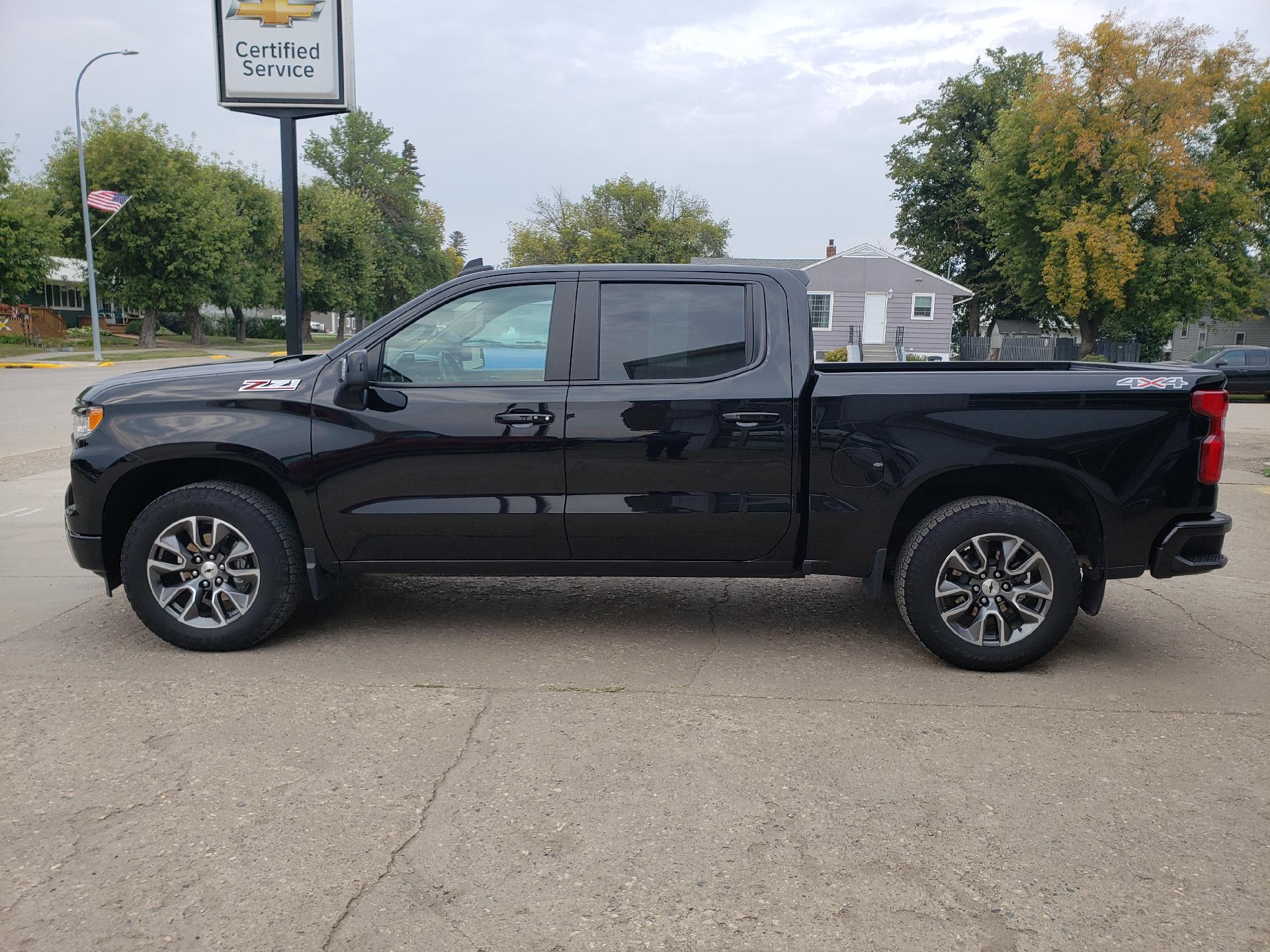 Used 2022 Chevrolet Silverado 1500 RST with VIN 1GCUDEED7NZ558574 for sale in Cavalier, ND