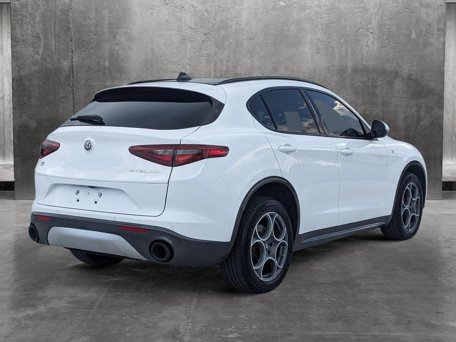 2022 Alfa Romeo Stelvio Vehicle Photo in WEST PALM BEACH, FL 33407-3296