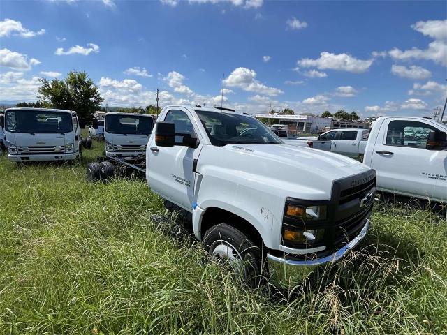 2023 Chevrolet Silverado Chassis Cab Vehicle Photo in ALCOA, TN 37701-3235