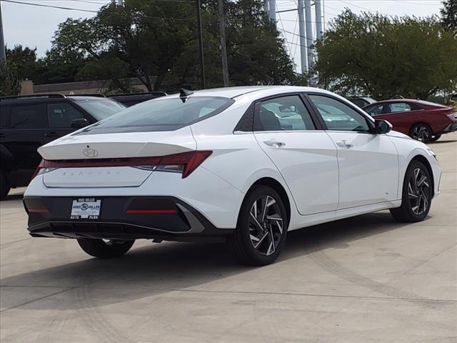 2024 Hyundai ELANTRA Vehicle Photo in Peoria, IL 61615