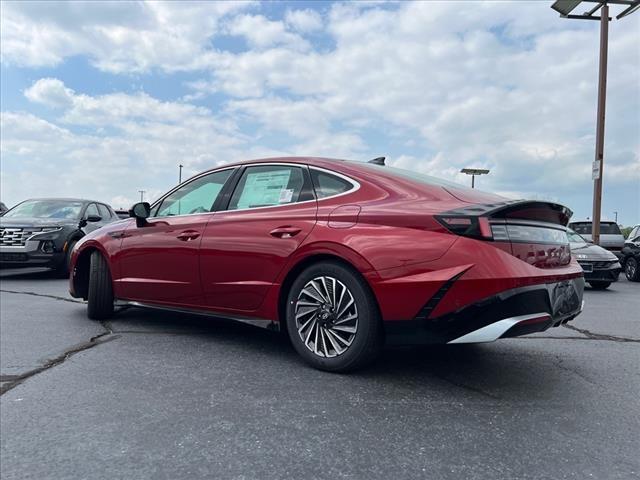 2024 Hyundai SONATA Hybrid Vehicle Photo in O'Fallon, IL 62269