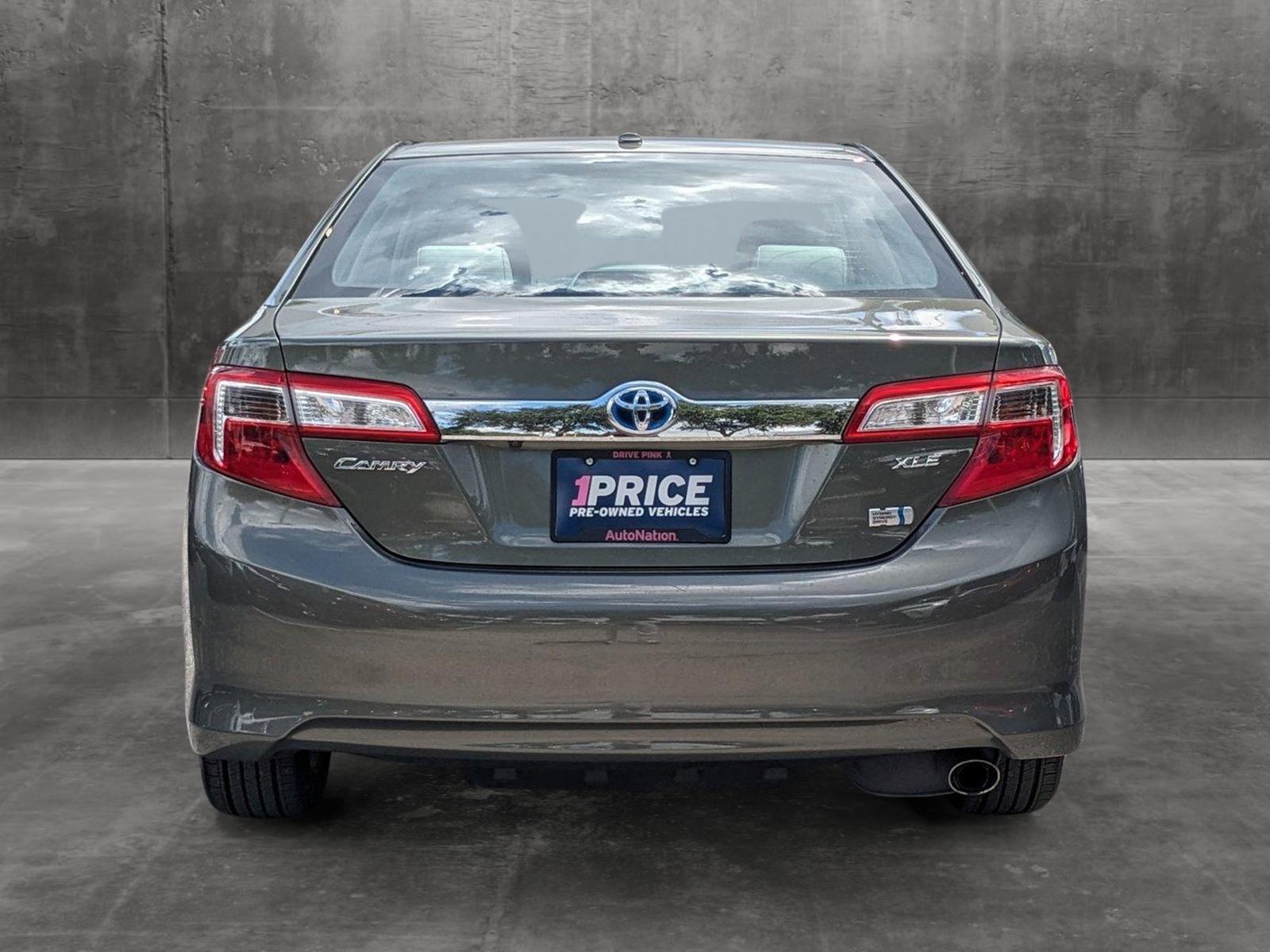 2013 Toyota Camry Hybrid Vehicle Photo in Tampa, FL 33614