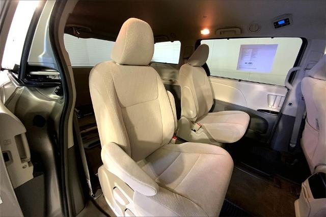 2017 Toyota Sienna Vehicle Photo in Kansas City, MO 64114