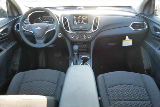 2024 Chevrolet Equinox Vehicle Photo in MAPLEWOOD, MN 55119-4794